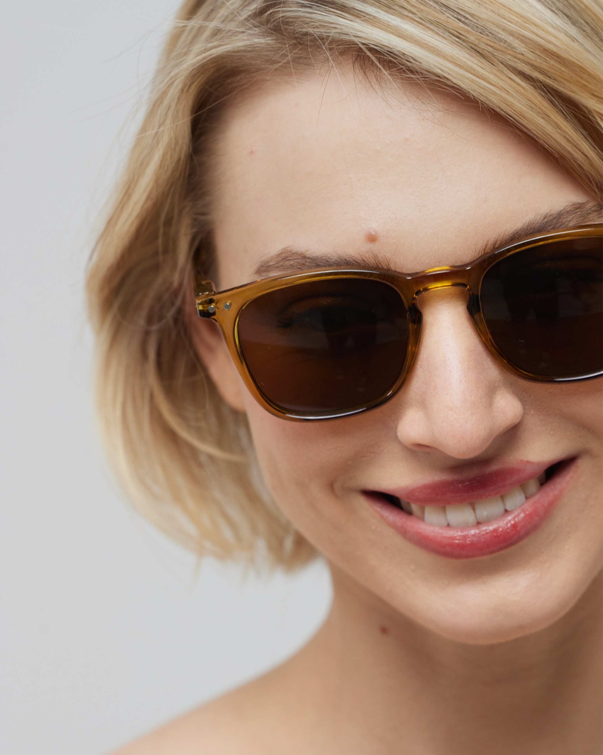 Trendy SUN glasses #E Golden Green Trapeze - Izipizi